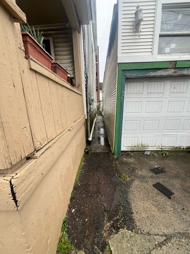 208 W Patterson St in Lansford, PA - Building Photo - Building Photo