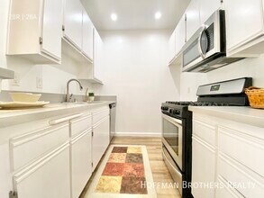1327 N Sierra Bonita Ave in Los Angeles, CA - Building Photo - Building Photo
