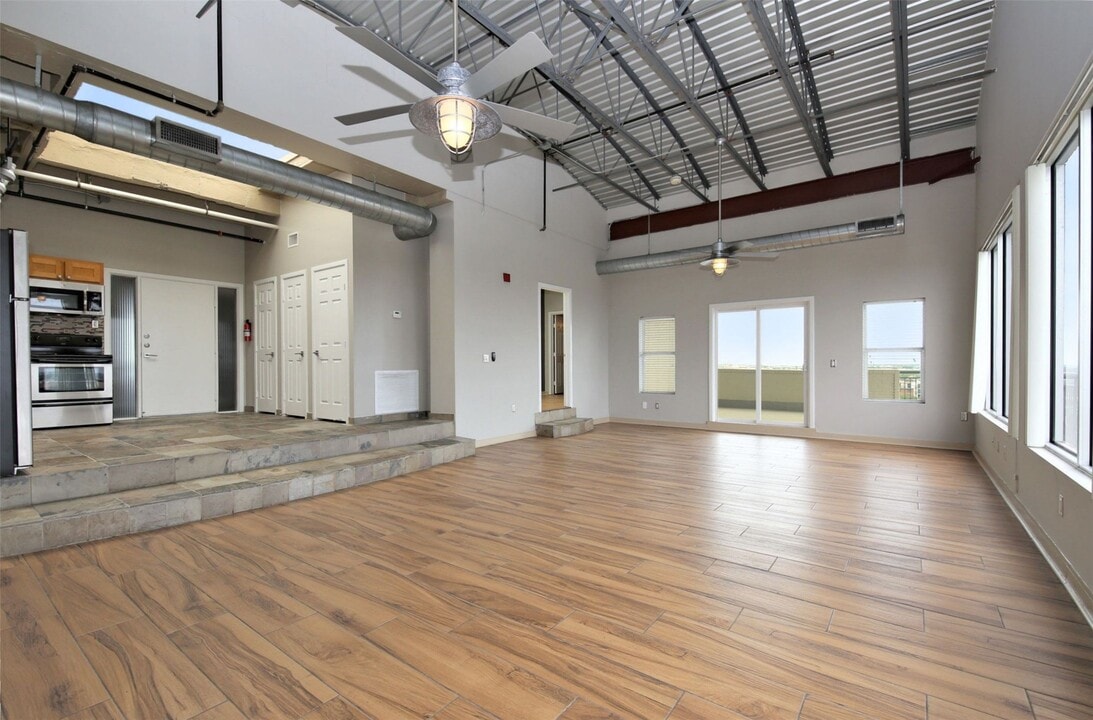 230 W Alabama St in Houston, TX - Building Photo