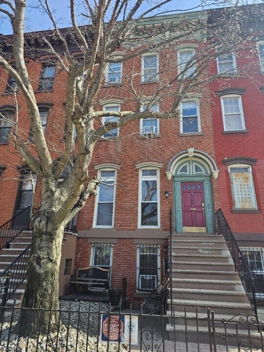 798 Ocean Ave in Jersey City, NJ - Building Photo