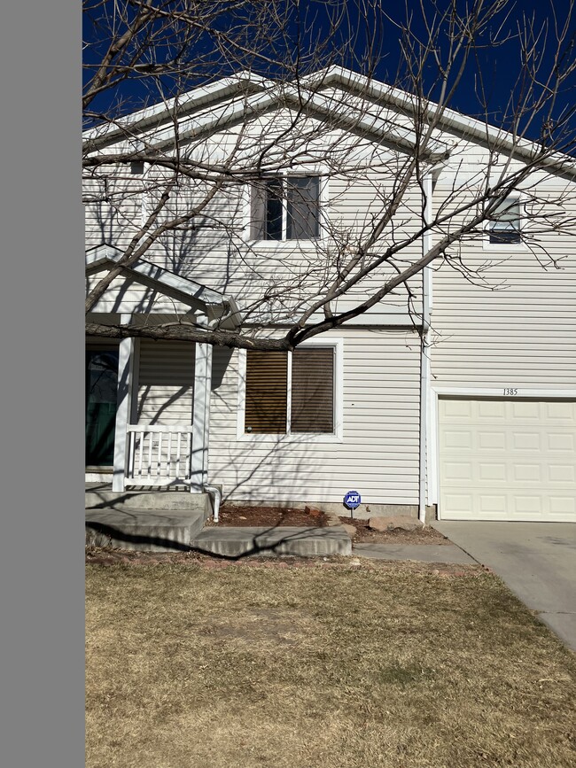 property at 1385 waxwing ave