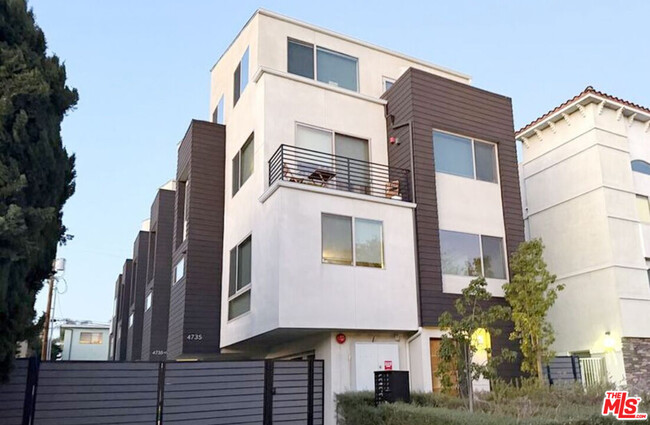 property at 4737 Elmwood Ave