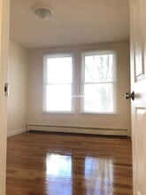 51 Franklin St, Unit B in Somerville, MA - Foto de edificio - Building Photo