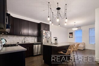 Crown Heights 2BR/2BA w/ In-Unit Laundry, Unit 3 in Brooklyn, NY - Foto de edificio - Building Photo