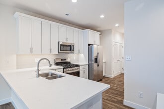 Jordans Branch Apartments in Richmond, VA - Building Photo - Building Photo