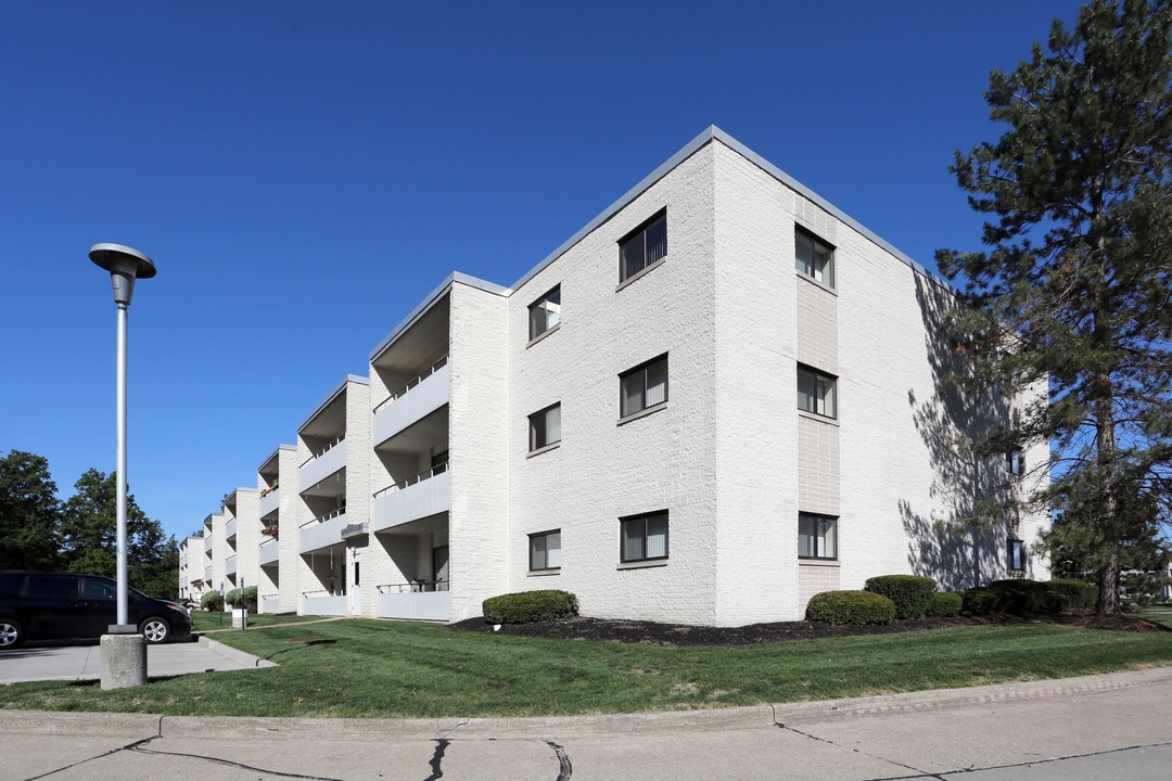 Stone Pointe Apartments in Willoughby, OH - Building Photo