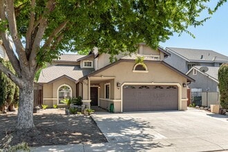 720 Spindale Dr in Modesto, CA - Building Photo - Building Photo