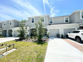 10577 Oakside Dr in Palmetto, FL - Building Photo - Building Photo