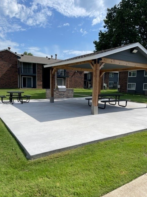 The Village Apartments in Broken Arrow, OK - Foto de edificio - Building Photo