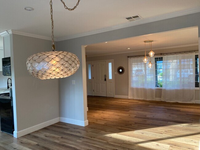 385 Maureen Ln in Pleasant Hill, CA - Building Photo - Building Photo