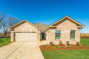 301 Pond Spg Dr in Huntsville, AL - Building Photo