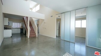 922 W 23rd St in Los Angeles, CA - Building Photo