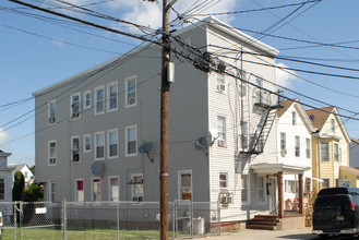 31 Robert St in Paterson, NJ - Foto de edificio - Building Photo