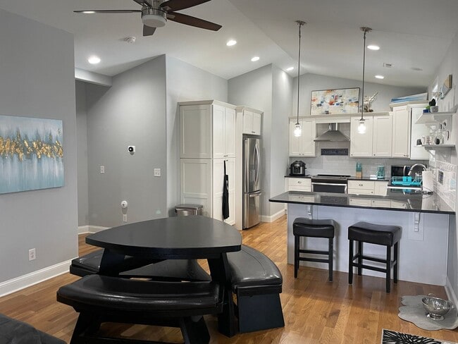127 NE 34th St in Oak Island, NC - Building Photo - Building Photo