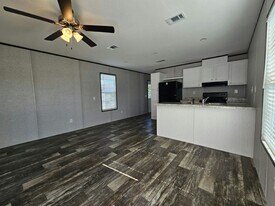 1042 Myakka Dr in North Fort Myers, FL - Building Photo