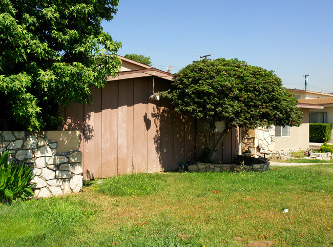 839 N Vineyard Ave in Ontario, CA - Building Photo - Building Photo