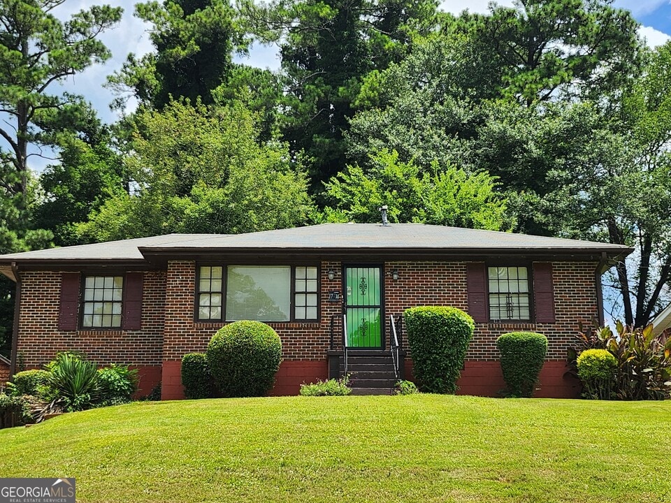 1714 Brewer Blvd SW in Atlanta, GA - Building Photo