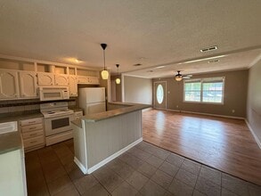 165 Marshall Cir in Guntersville, AL - Building Photo - Building Photo