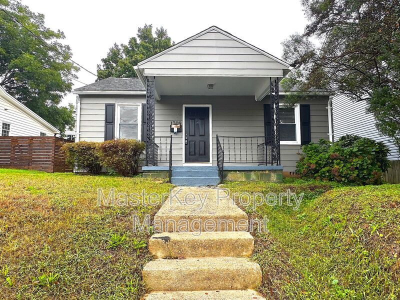 1709 Oakwood Ave in Raleigh, NC - Foto de edificio