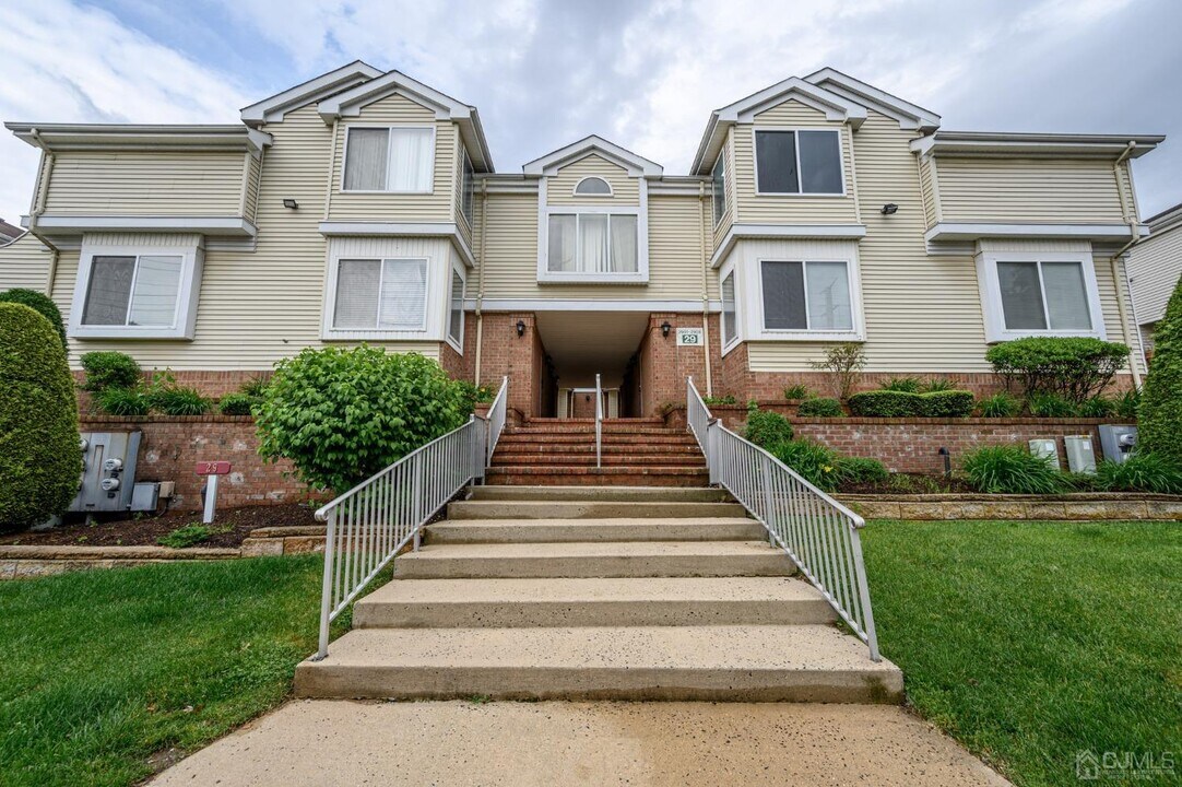 2902 Madaline Dr in Avenel, NJ - Building Photo