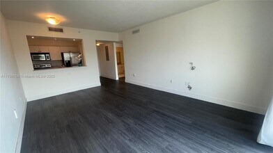 117 NW 42nd Ave in Miami, FL - Foto de edificio - Building Photo