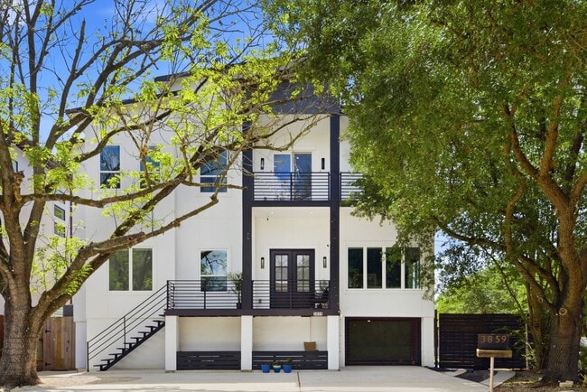3859 Tartan Ln