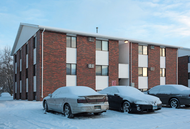 Fairview Apartments in Willmar, MN - Building Photo - Building Photo