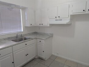 31 SE 2nd Ave in Hallandale Beach, FL - Building Photo - Building Photo