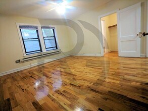 546 W Wellington Ave, Unit 540-203 in Chicago, IL - Building Photo - Building Photo