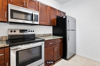 18001 Richmond Pl Dr, Unit 121 in Tampa, FL - Foto de edificio - Building Photo