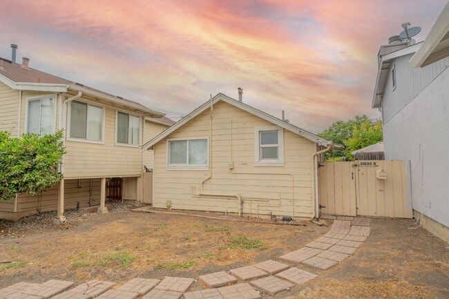 property at 21096-21096 Royal Ave