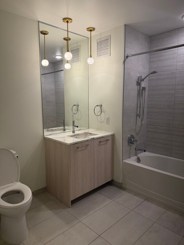 property at 641 W Lake St