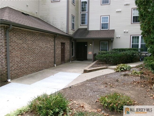 4261 Bayberry Ct in Monmouth Junction, NJ - Building Photo - Building Photo