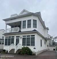 563 Whiting Ave in Manasquan, NJ - Building Photo