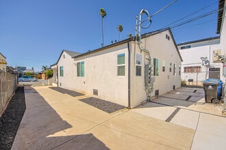 2008 Vineyard Ave in Los Angeles, CA - Building Photo - Building Photo