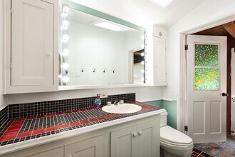 14842 Morrison St in Los Angeles, CA - Foto de edificio - Building Photo