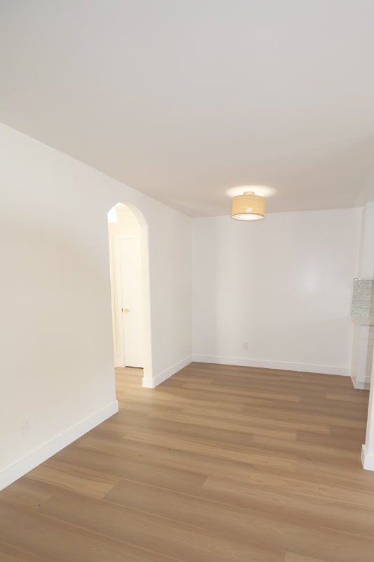 5457 Laurel Canyon Blvd, Unit 206 in Los Angeles, CA - Foto de edificio - Building Photo