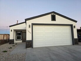 1862 Montclair Dr in Bullhead City, AZ - Building Photo