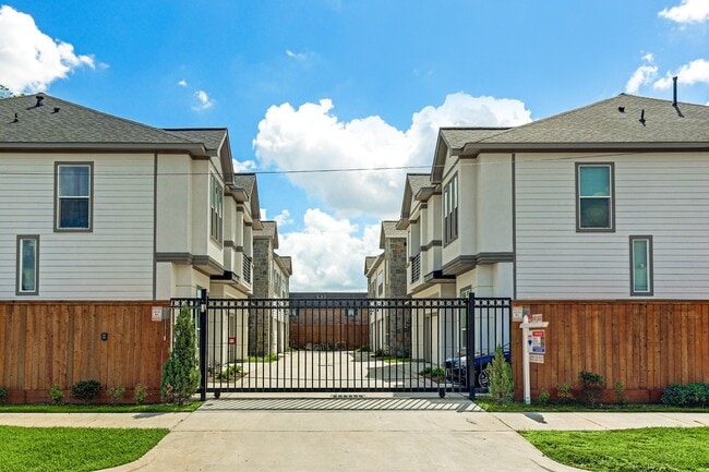 property at 4861 Benning Dr