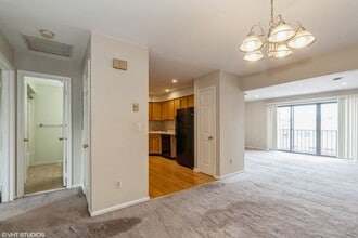 500 Riverside Ave, Unit 2D in Lyndhurst, NJ - Foto de edificio - Building Photo