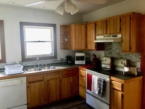 1205 W Conant St in Portage, WI - Foto de edificio - Building Photo