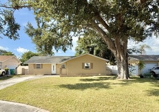 6943 Buhrley Terrace N in St. Petersburg, FL - Building Photo - Building Photo