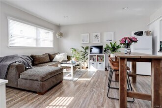 1010 8th St, Unit 1010 1.2 in Hermosa Beach, CA - Building Photo - Building Photo