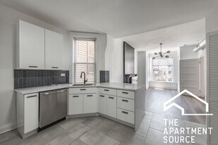 1841 N Kedzie Ave, Unit 2F in Chicago, IL - Building Photo