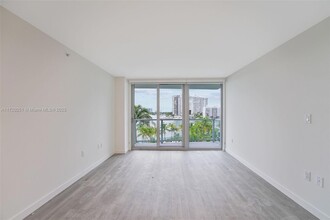 1500 Bay Rd, Unit N-1010 in Miami Beach, FL - Building Photo - Building Photo