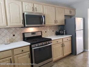 7 Bedivere Ct in Toms River, NJ - Building Photo - Building Photo