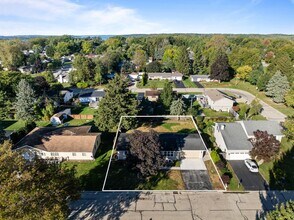 1018 Bonnie Brae Ln in Lake Geneva, WI - Building Photo - Building Photo