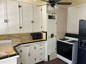 505 S 11th St in Clinton, OK - Building Photo - Building Photo