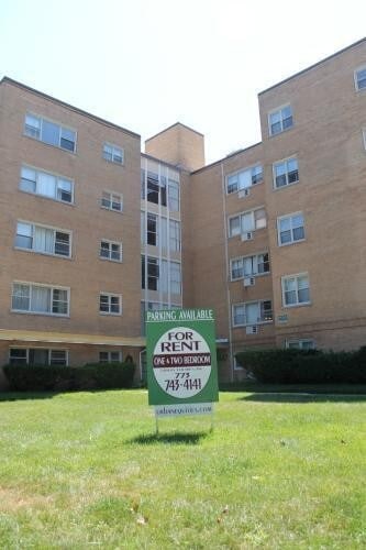 property at 1447 W Touhy Ave