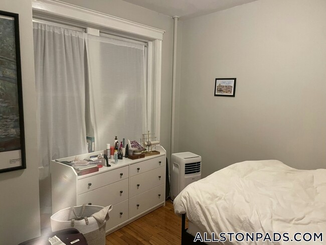 1193 Commonwealth Ave, Unit 8 in Boston, MA - Foto de edificio - Building Photo